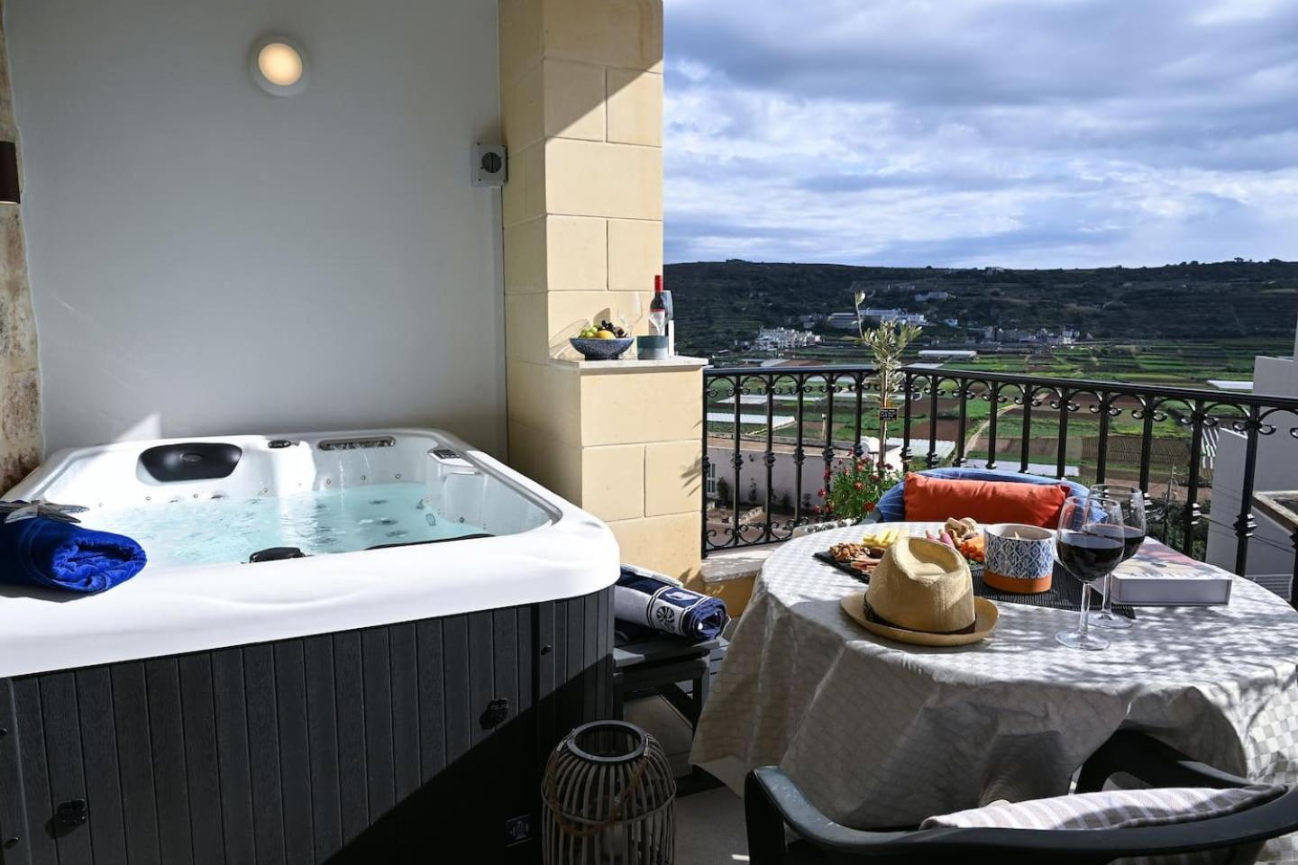 Fl 3 Ta'Lonza Luxury With Hot Tub By Homely Mellieħa Εξωτερικό φωτογραφία