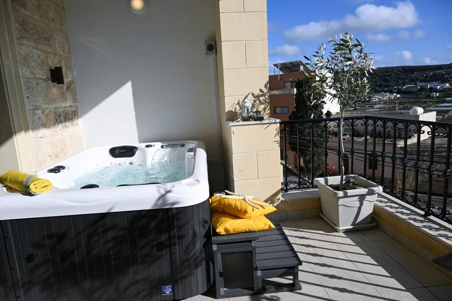 Fl 3 Ta'Lonza Luxury With Hot Tub By Homely Mellieħa Εξωτερικό φωτογραφία